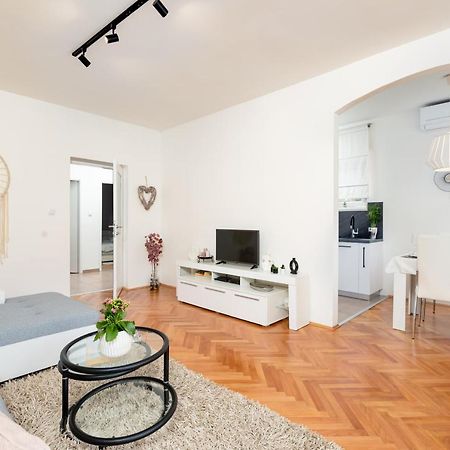 Apartments Come&Stay Punat Esterno foto