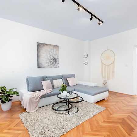 Apartments Come&Stay Punat Esterno foto