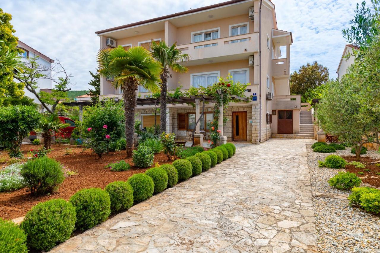 Apartments Come&Stay Punat Esterno foto