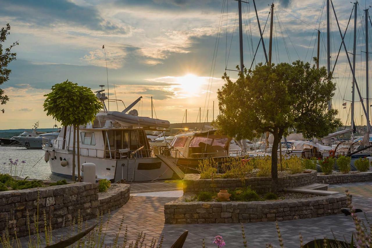 Apartments Come&Stay Punat Esterno foto